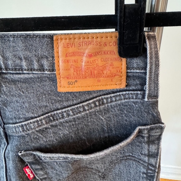 Levi's 501 Crop Stretch Denim - Washed Black - Picture 3 of 7